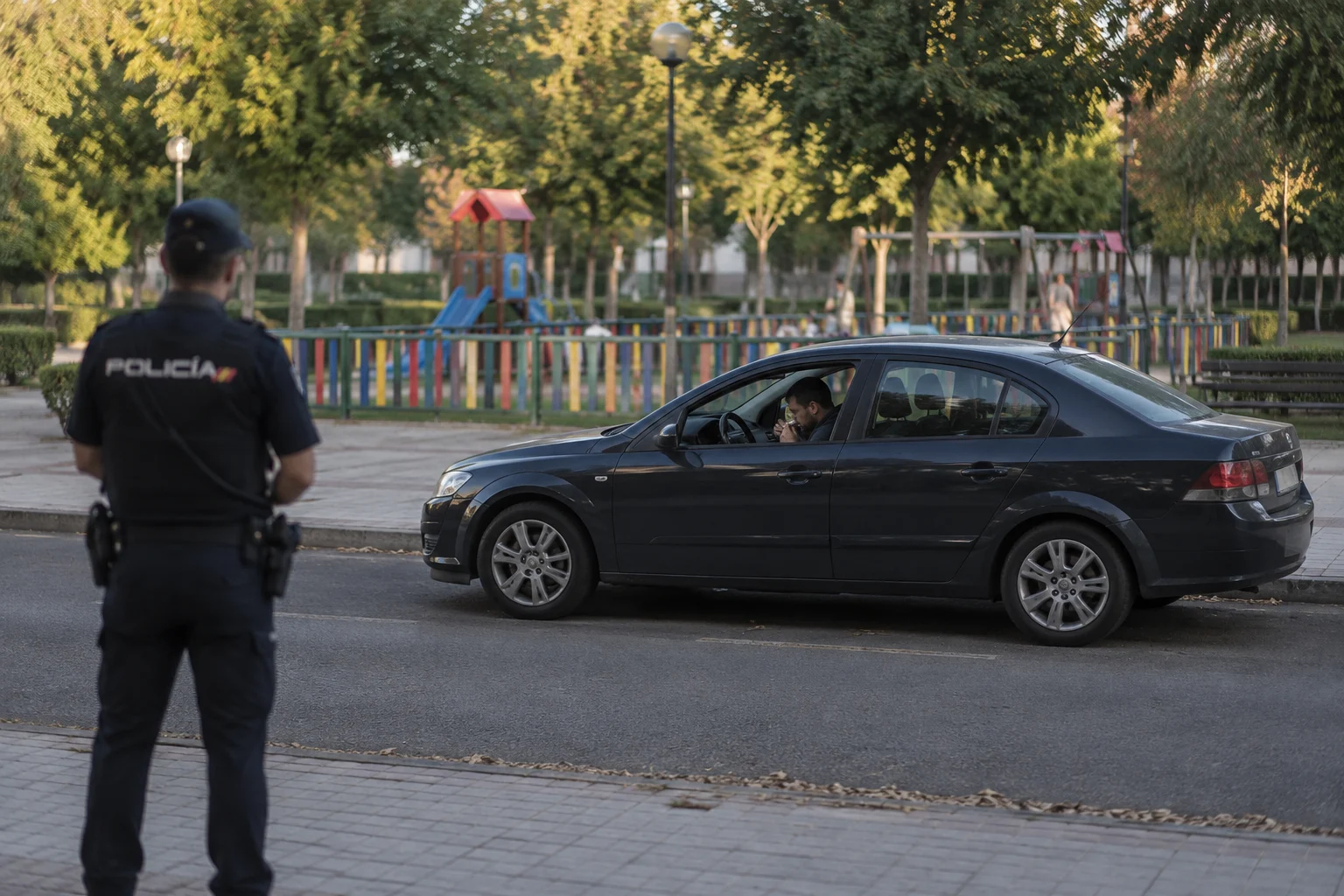 Drogas en un vehículo privado estacionado: qué dice la Instrucción 7/2025